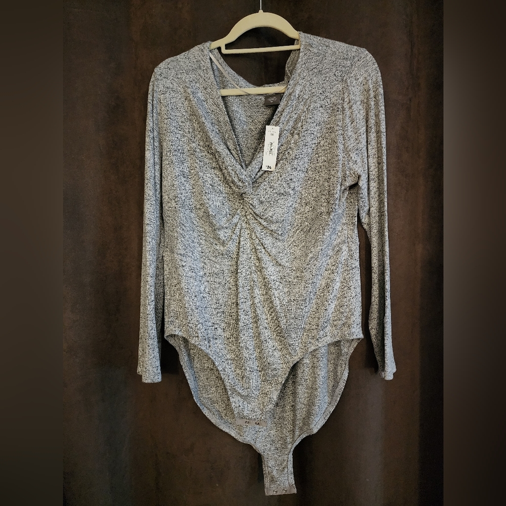 Women’s Gray Twist-Front Long Sleeve Bodysuit